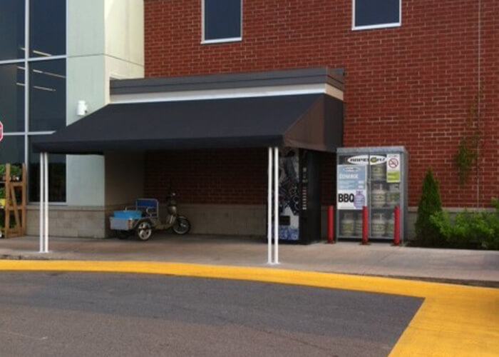Commercial awning by Auvents Valleyfield