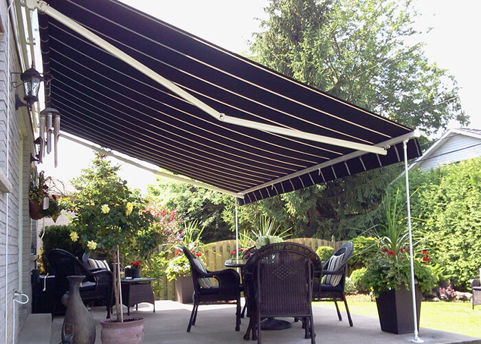 Retractable residential awnings by Auvents Valleyfield