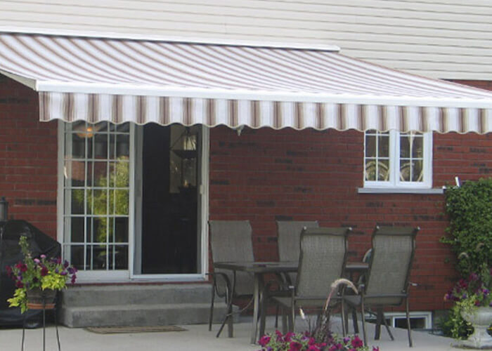 Retractable residential awnings by Auvents Valleyfield
